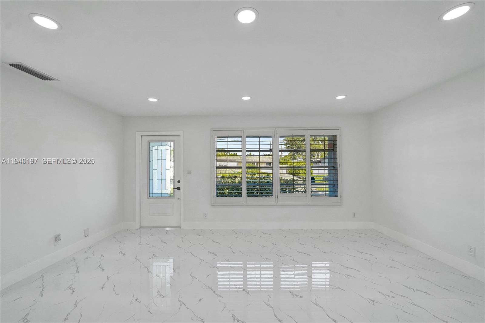 DELCREST MANOR - Residential
