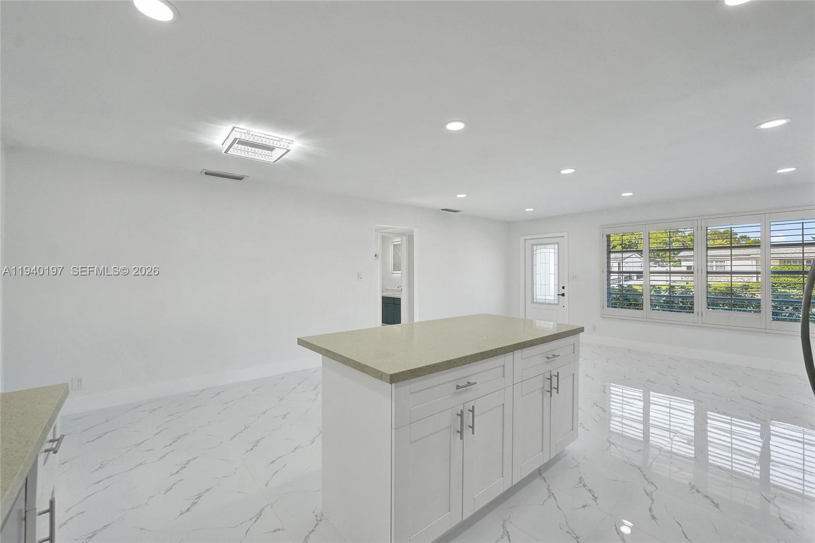 DELCREST MANOR - Residential