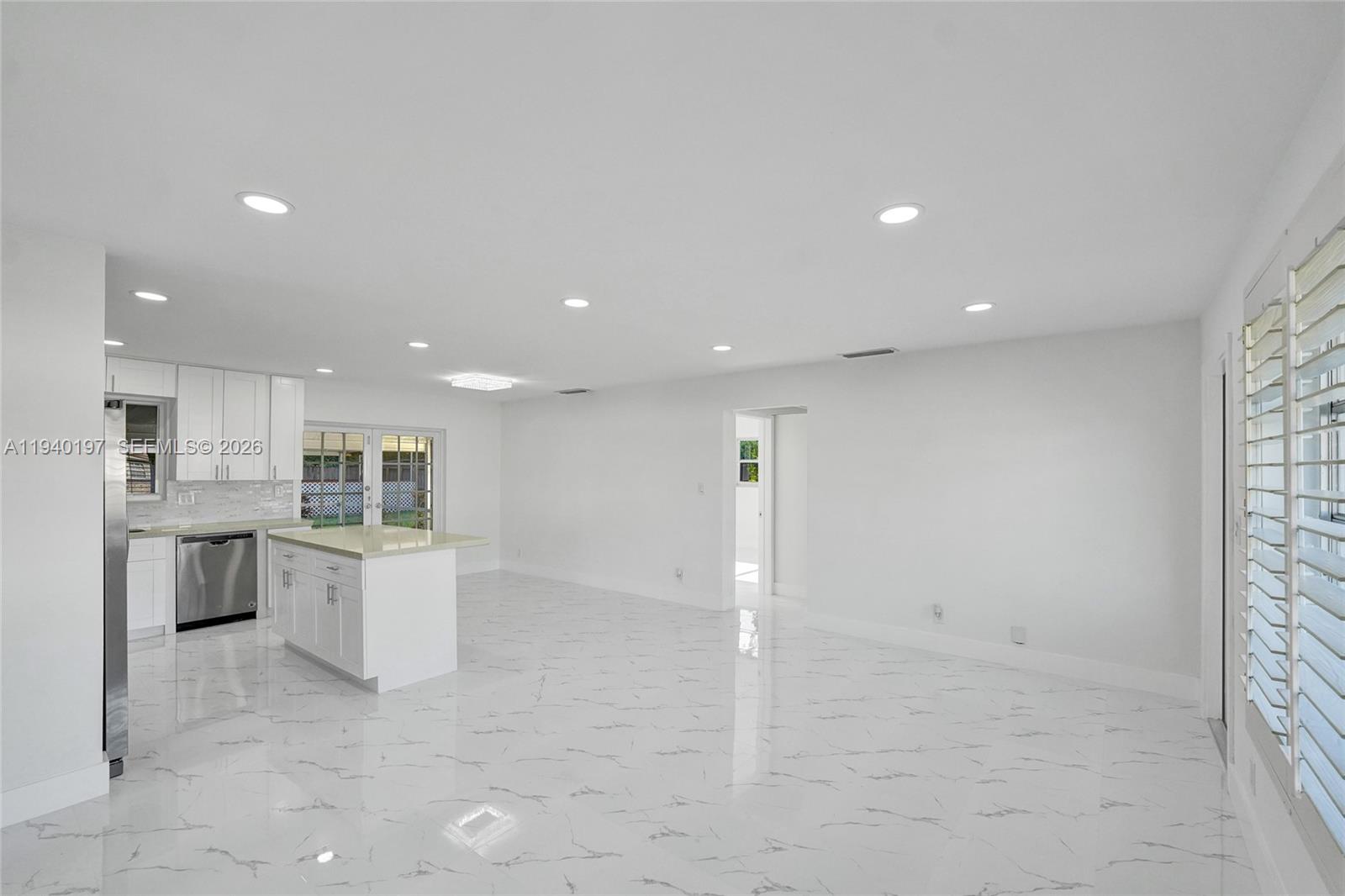 DELCREST MANOR - Residential