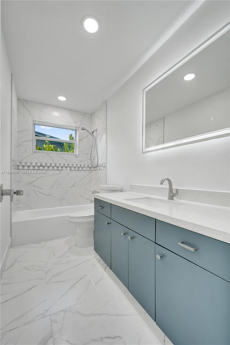 DELCREST MANOR - Residential