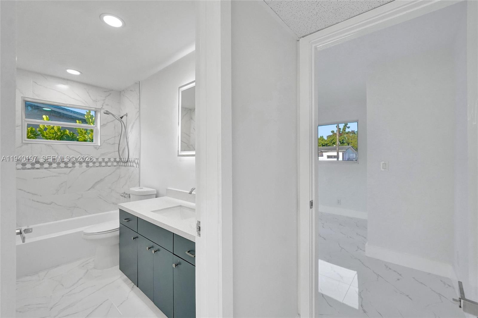 DELCREST MANOR - Residential