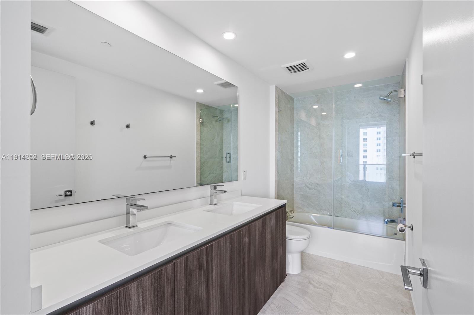 ARIA ON THE BAY CONDO - Residential