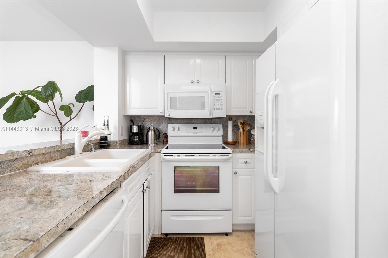 SUNSET HARBOUR SOUTH COND - Residential Lease