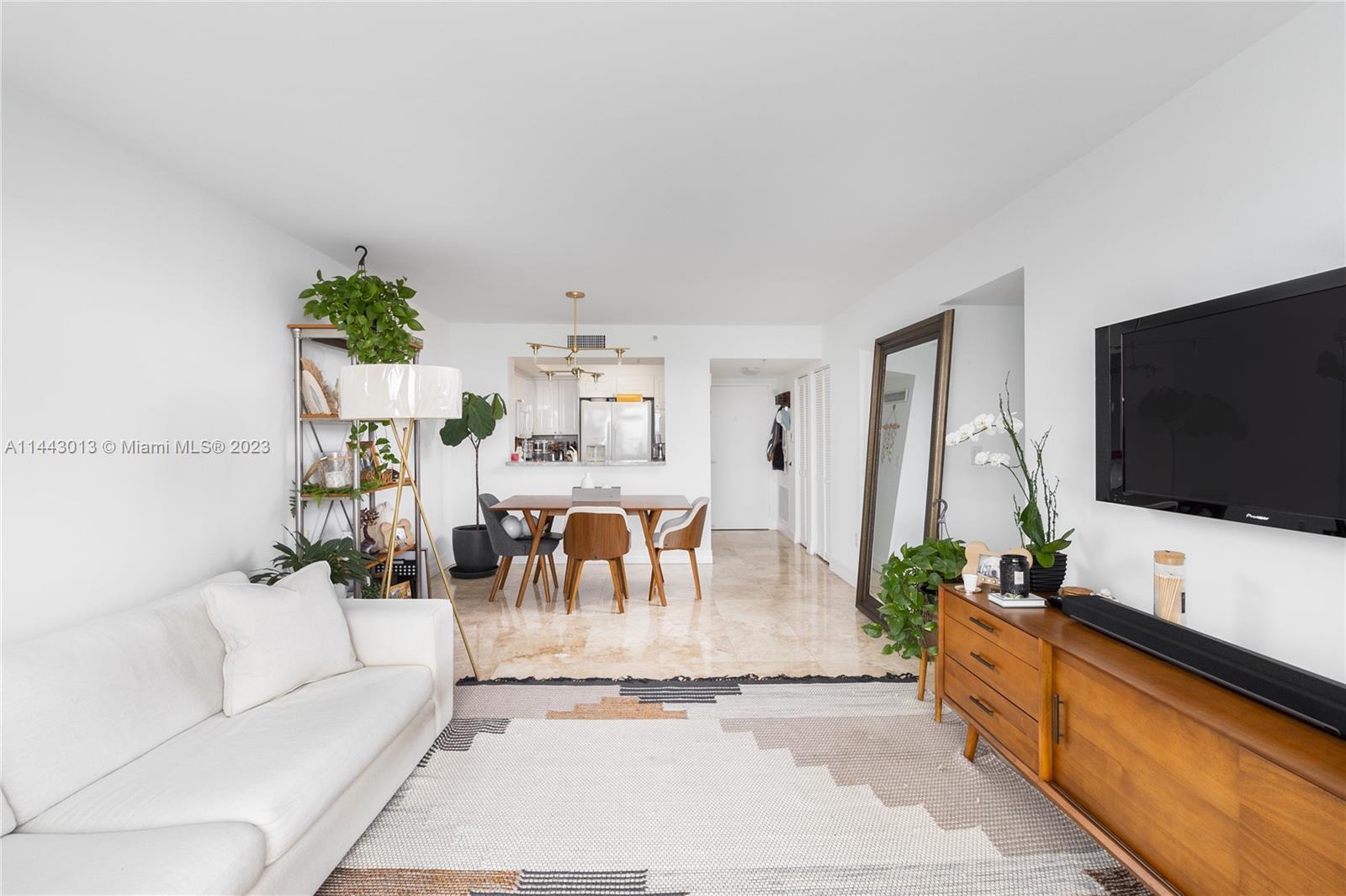 SUNSET HARBOUR SOUTH COND - Residential Lease