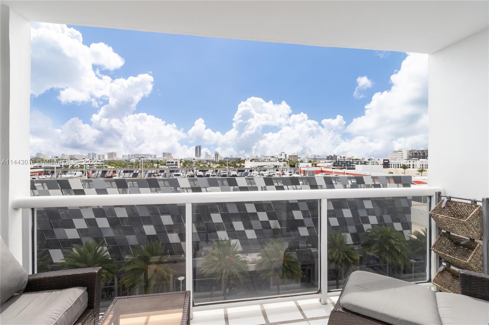 SUNSET HARBOUR SOUTH COND - Residential Lease