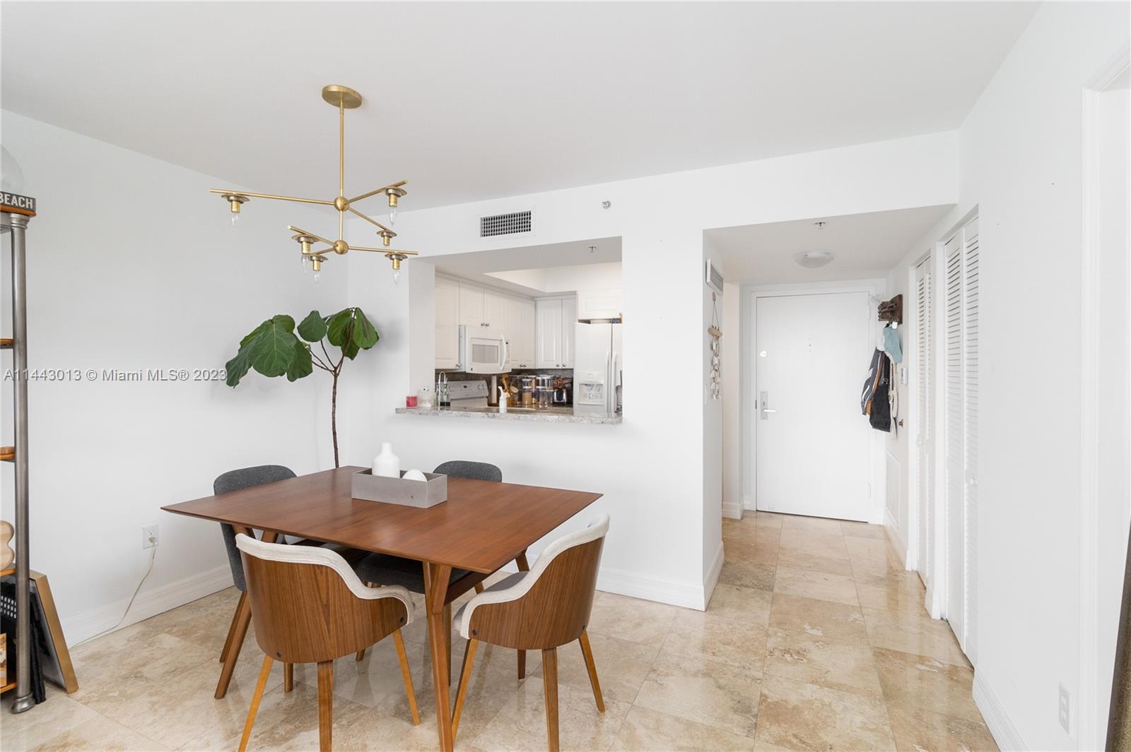 SUNSET HARBOUR SOUTH COND - Residential Lease