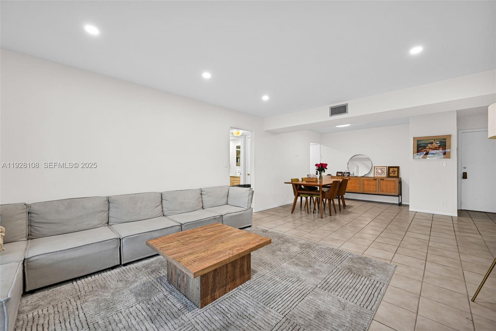 EMERALD HILLS C C APTS CO - Residential