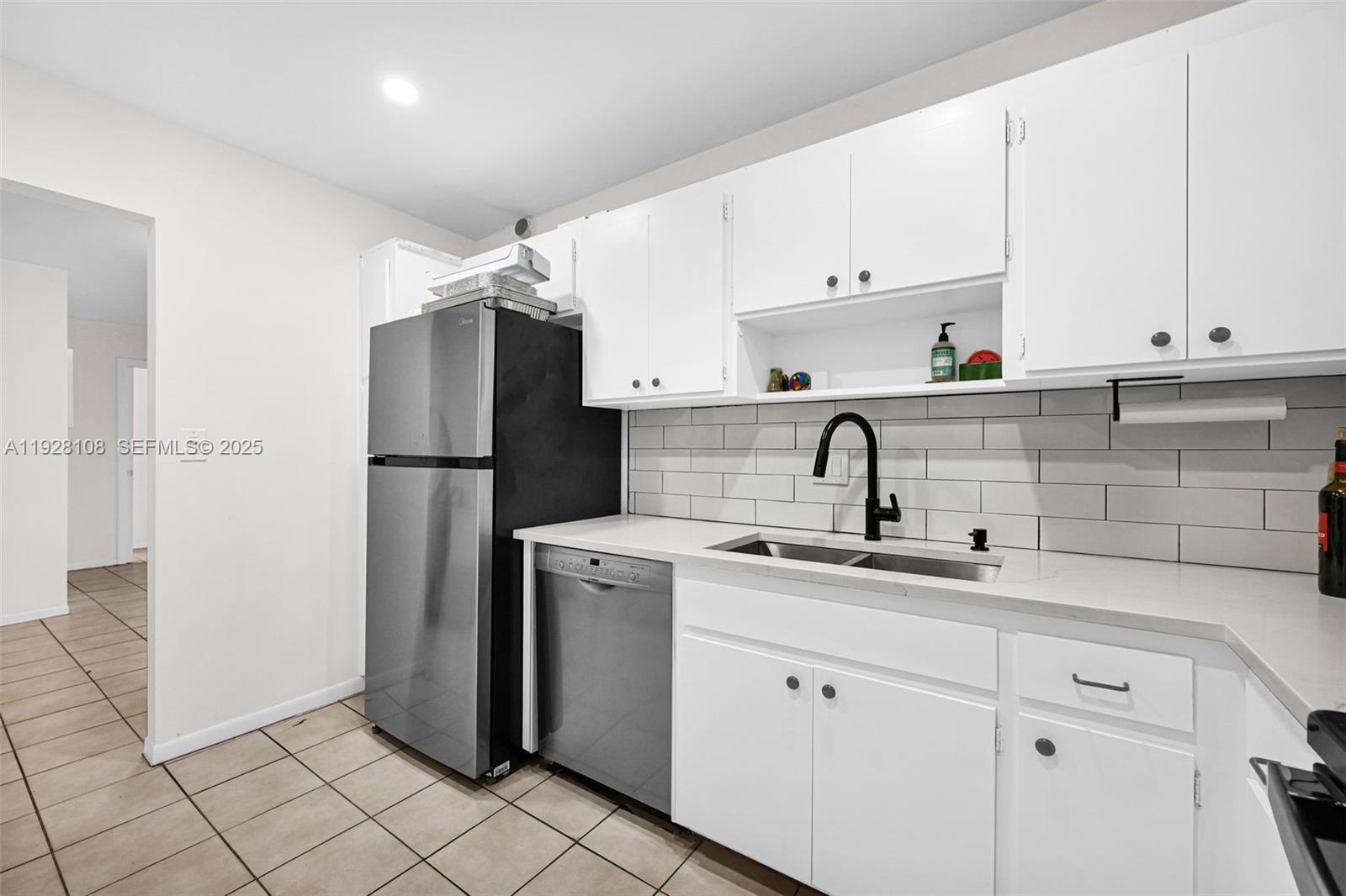 EMERALD HILLS C C APTS CO - Residential