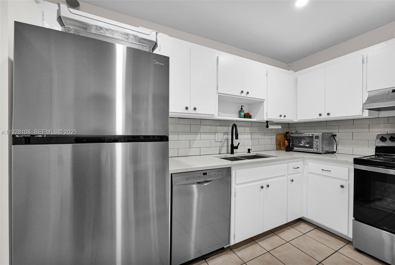 EMERALD HILLS C C APTS CO - Residential