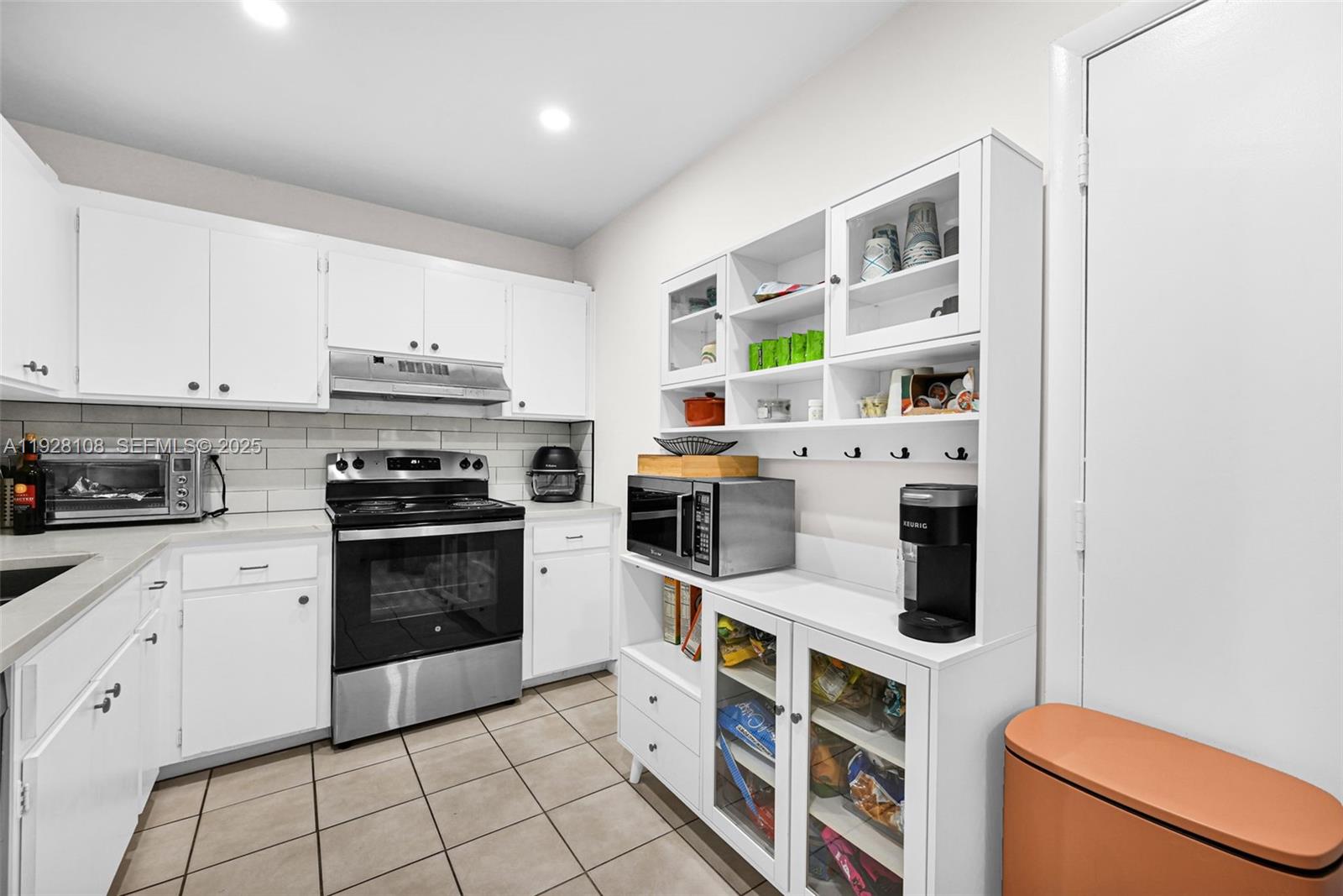 EMERALD HILLS C C APTS CO - Residential