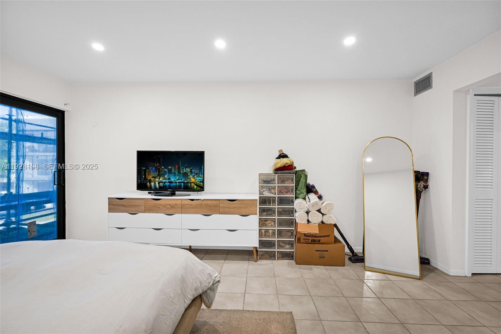 EMERALD HILLS C C APTS CO - Residential