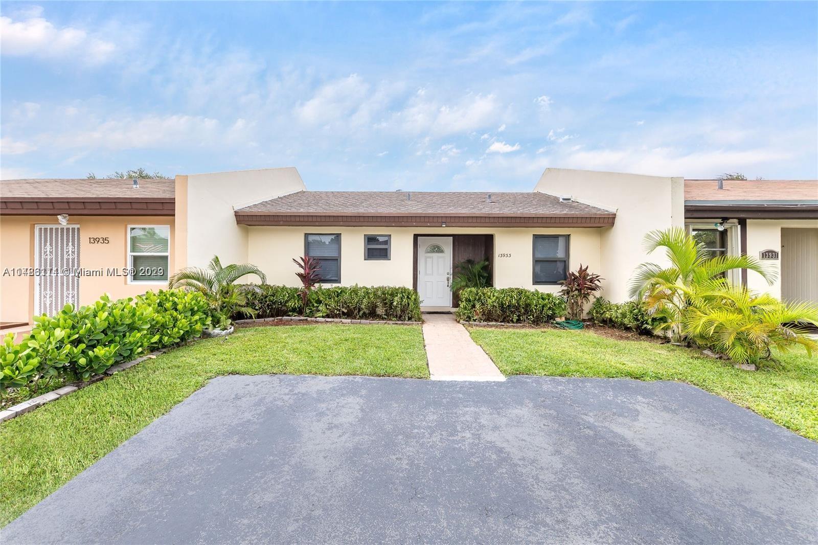 Amazing villa and beautifully renovated. Very well located and yet secluded & tranquil in this family friendly Bent Tree Community. Enjoy the relaxing covered, screened. Minutes to shops, supermarket, restaurants,top-rated schools and public transportation.