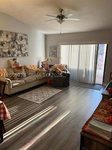 PEMBROKE LAKES SECTION EI - Residential