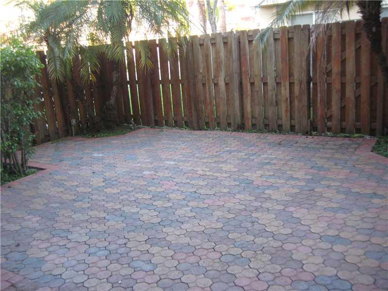 DORAL LANDINGS TOWNHOMES - Residential Lease