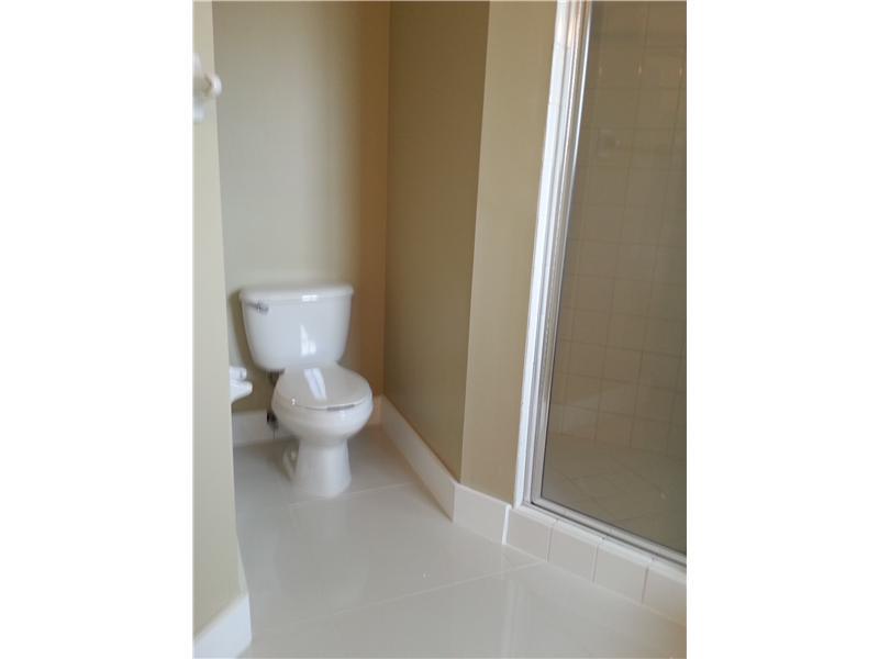 DORAL LANDINGS TOWNHOMES - Residential Lease