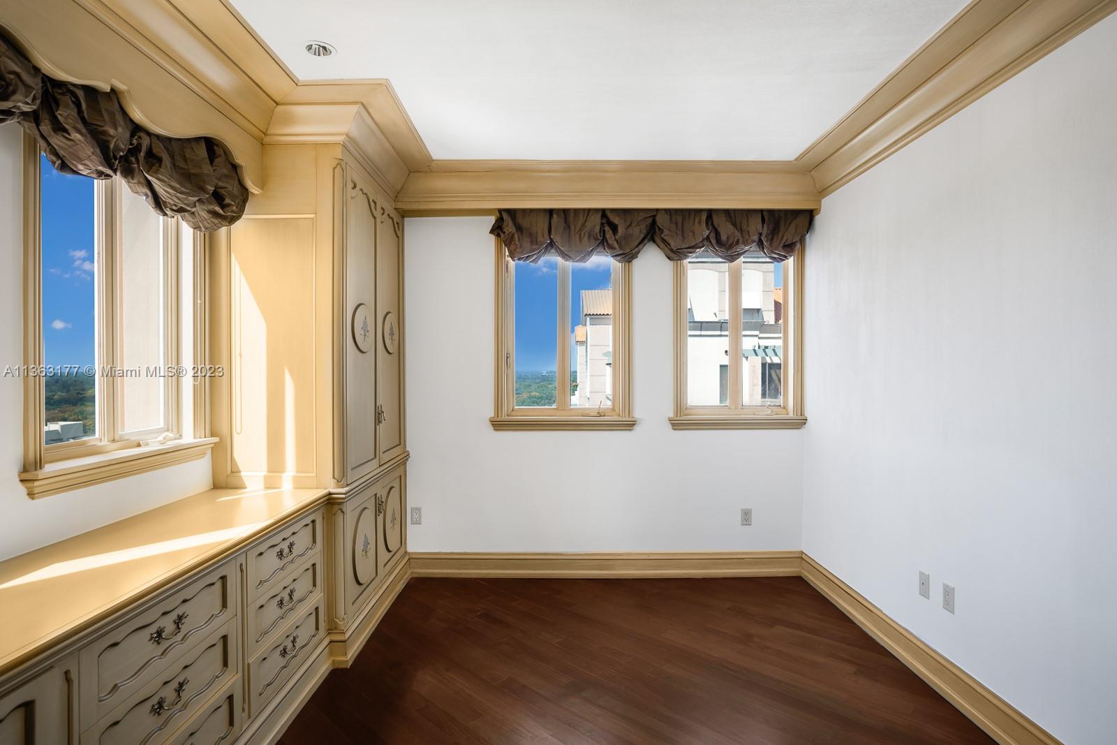 SEGOVIA TOWER CONDO - Residential