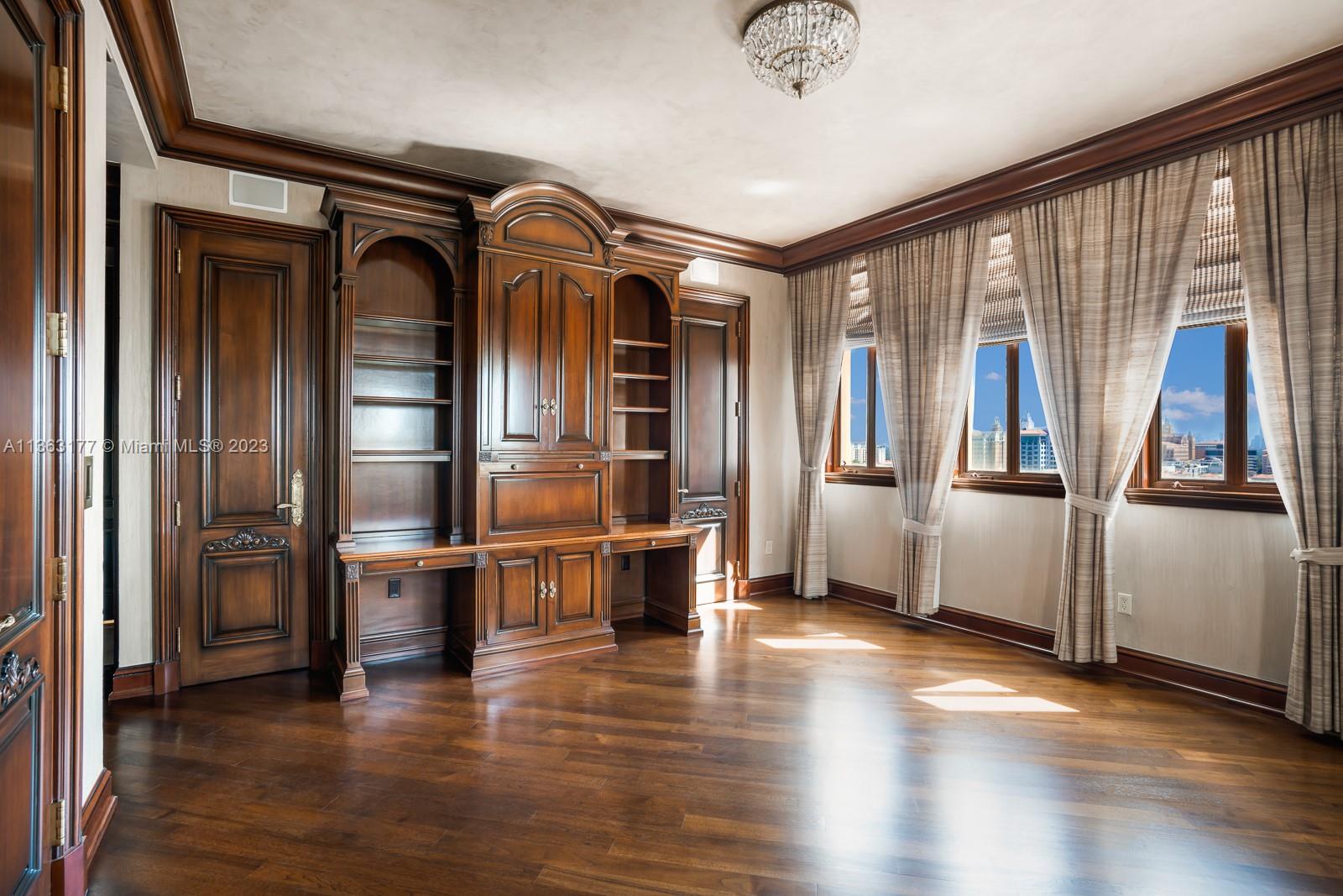 SEGOVIA TOWER CONDO - Residential