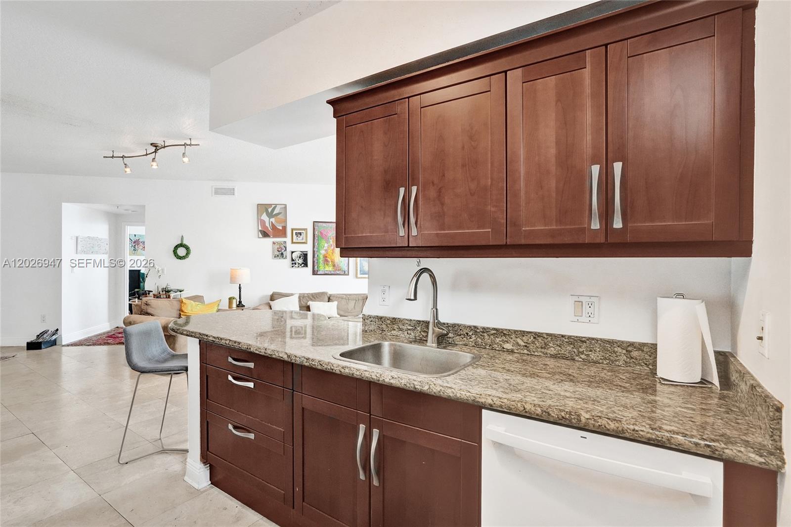DOWNTOWN DADELAND CONDO N - Residential
