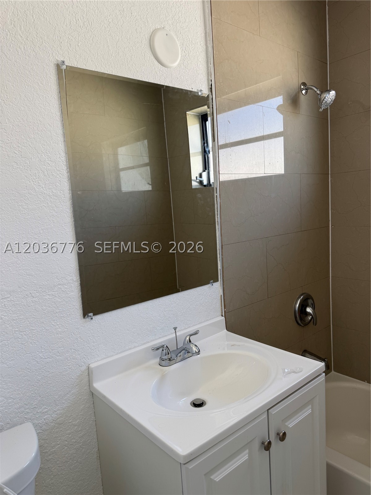 BISCAYNE COURT - Residential Lease