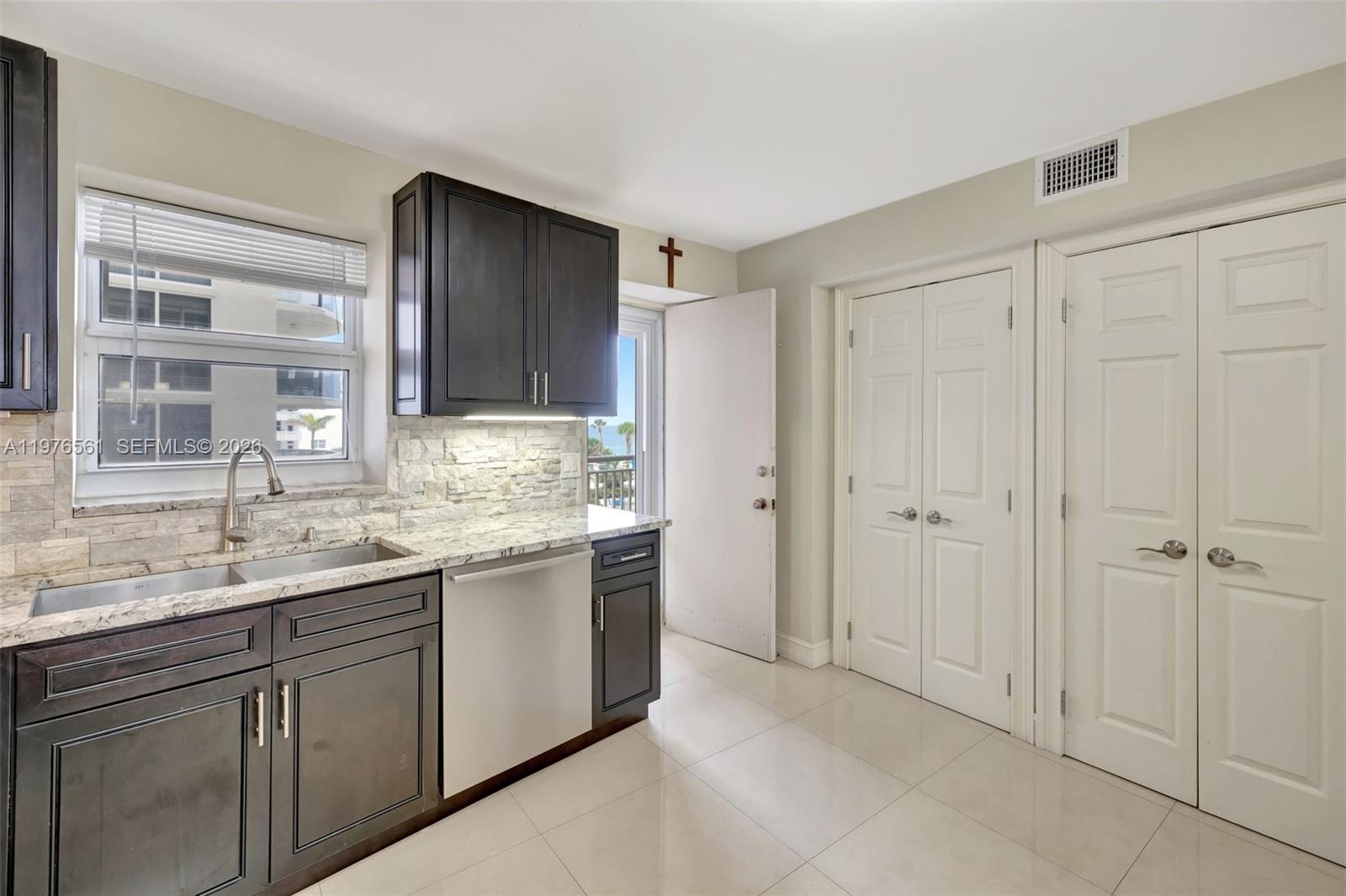 GALLEON CONDO - Residential