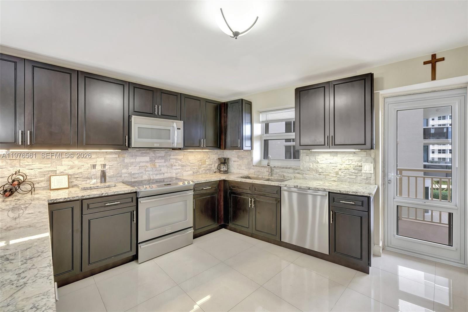 GALLEON CONDO - Residential