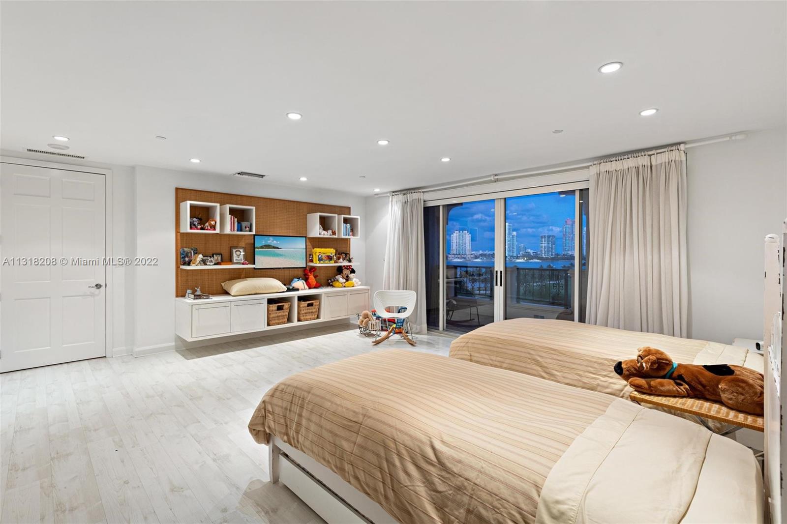 BAYVIEW FISHER ISL CONDO - Residential