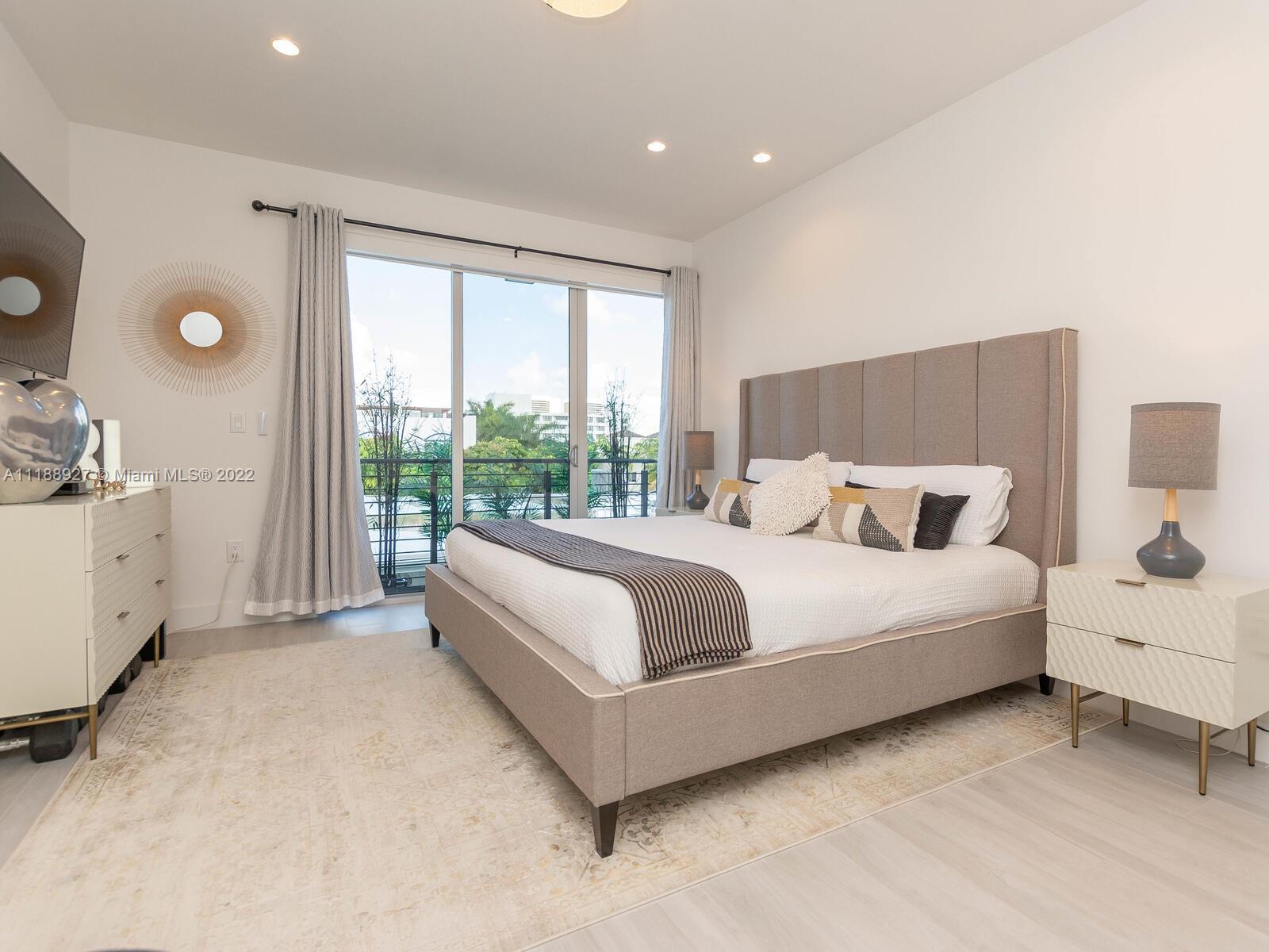 101 BAY HARBOR TOWNHOUSE - Residential Lease