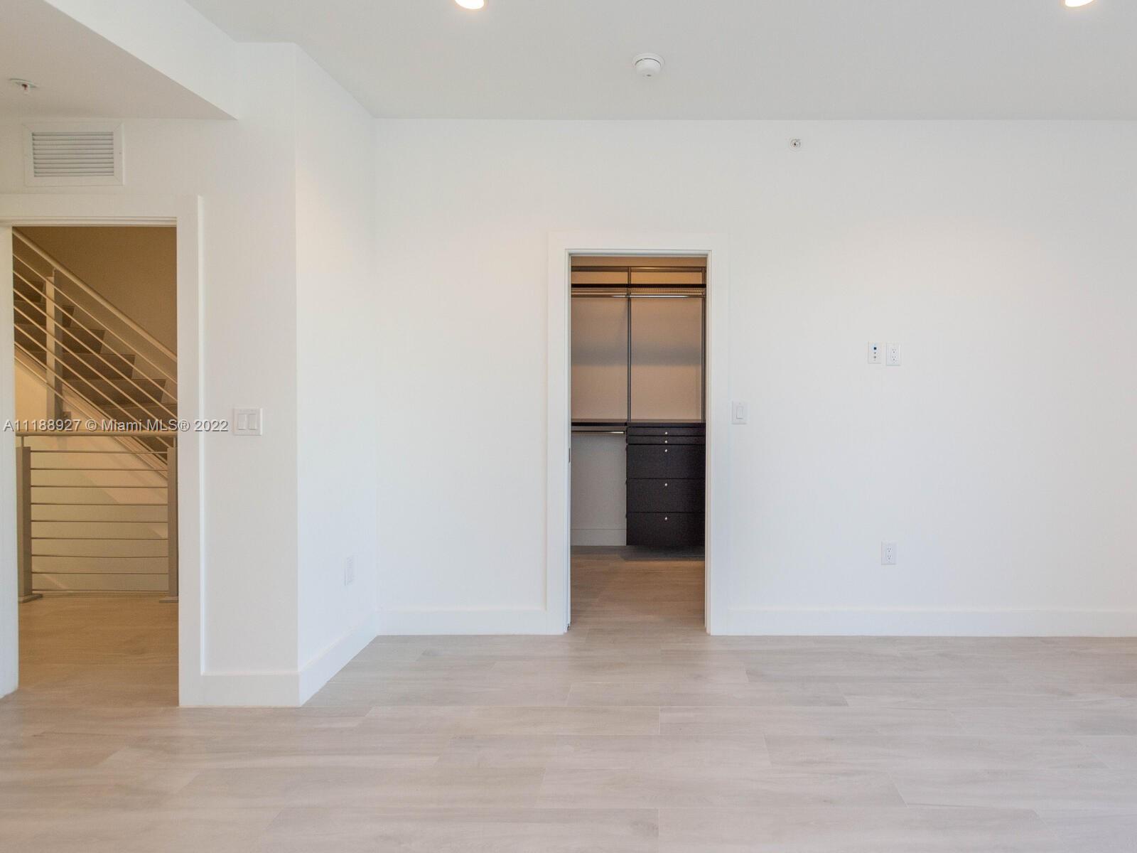 101 BAY HARBOR TOWNHOUSE - Residential Lease