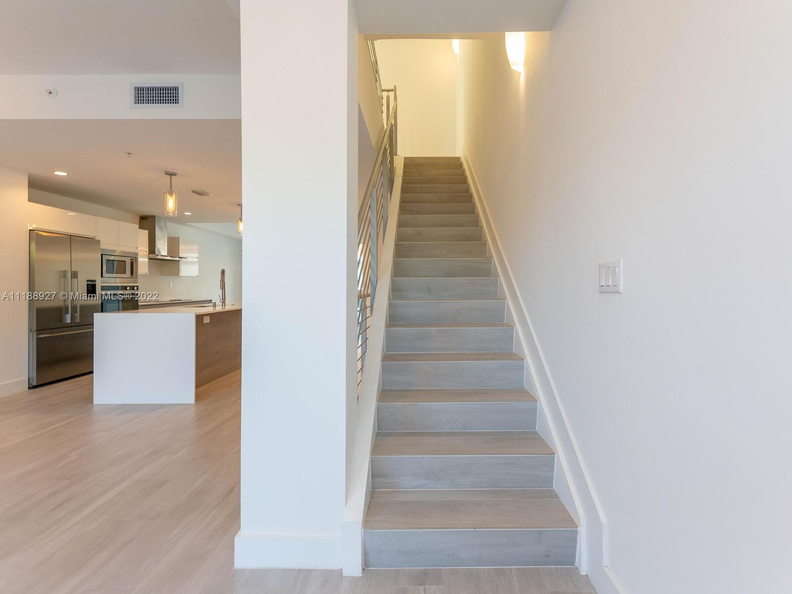 101 BAY HARBOR TOWNHOUSE - Residential Lease