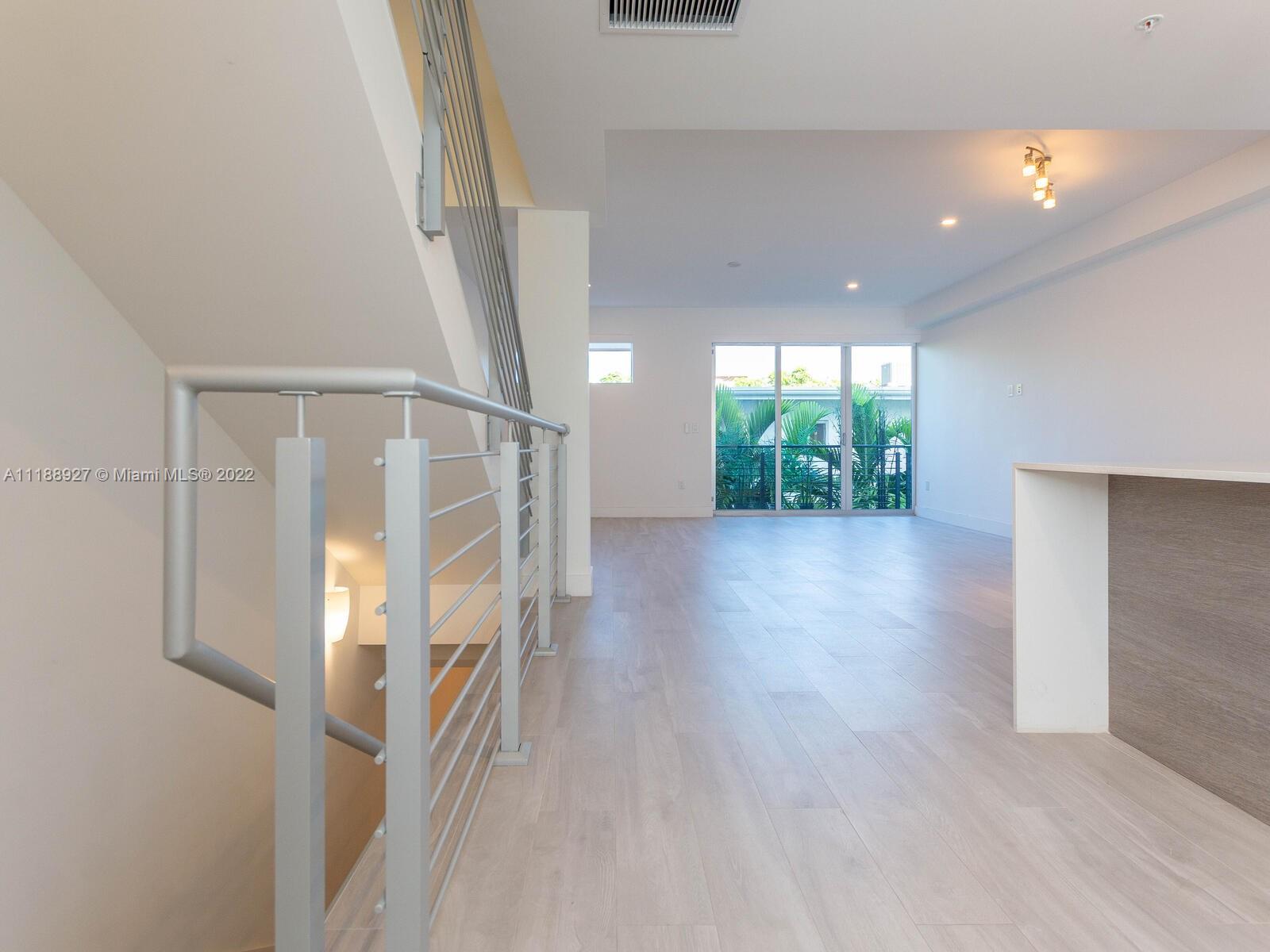 101 BAY HARBOR TOWNHOUSE - Residential Lease