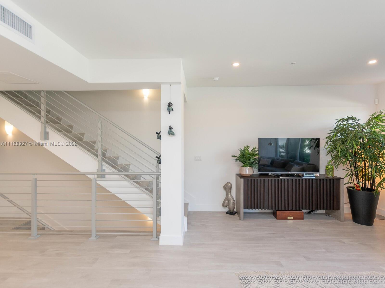 101 BAY HARBOR TOWNHOUSE - Residential Lease