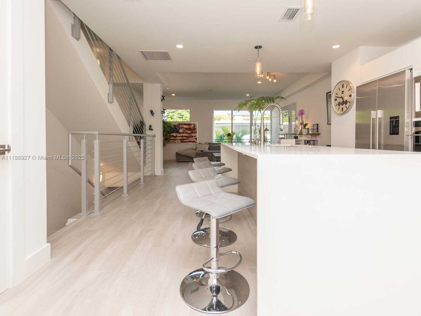 101 BAY HARBOR TOWNHOUSE - Residential Lease