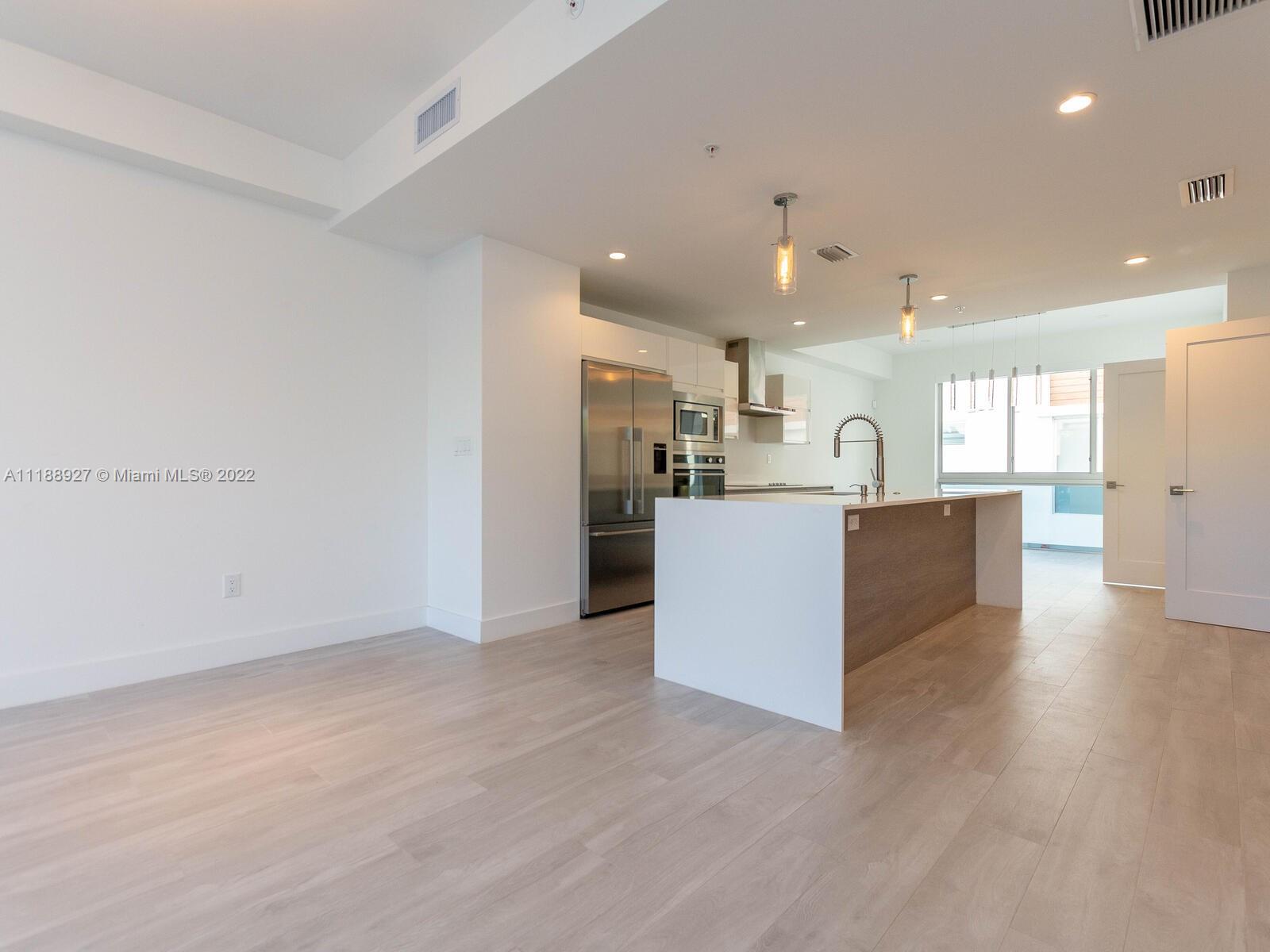 101 BAY HARBOR TOWNHOUSE - Residential Lease