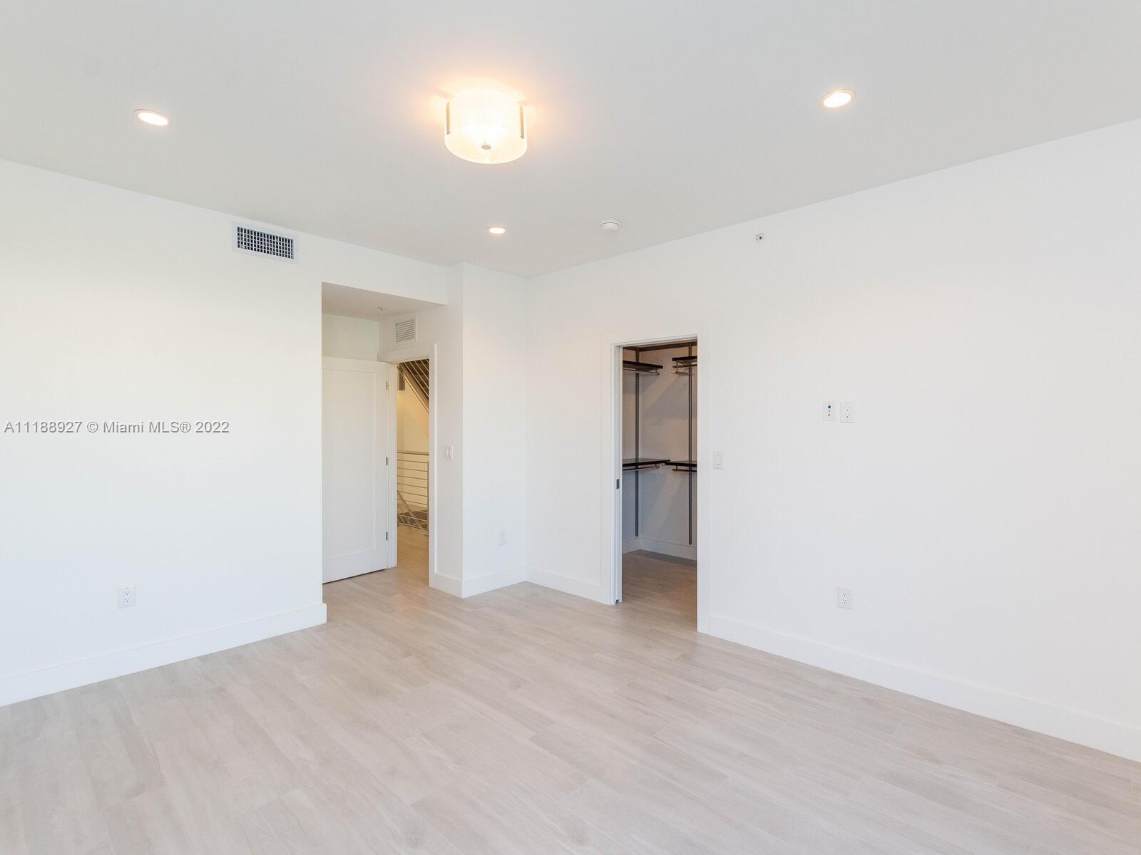 101 BAY HARBOR TOWNHOUSE - Residential Lease