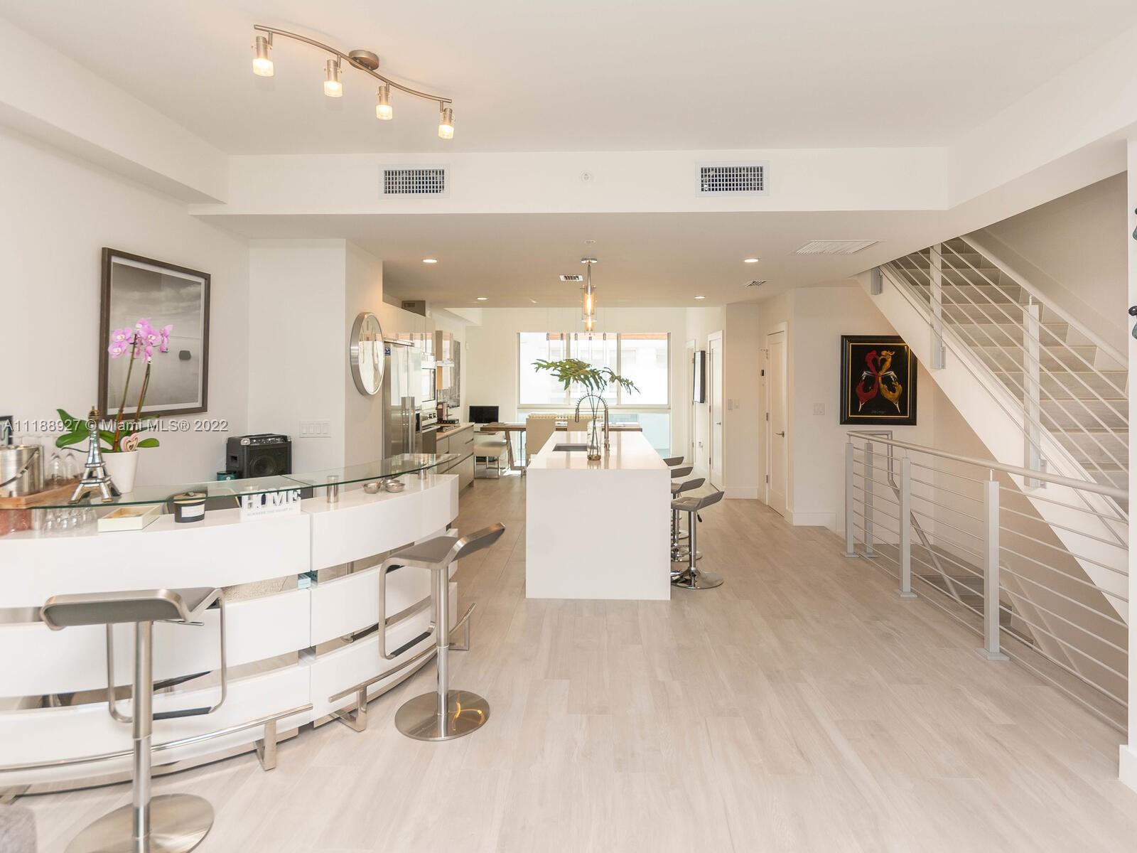 101 BAY HARBOR TOWNHOUSE - Residential Lease