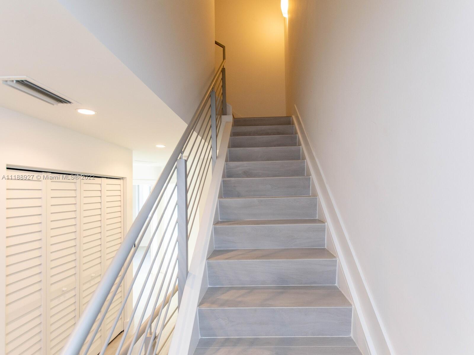101 BAY HARBOR TOWNHOUSE - Residential Lease