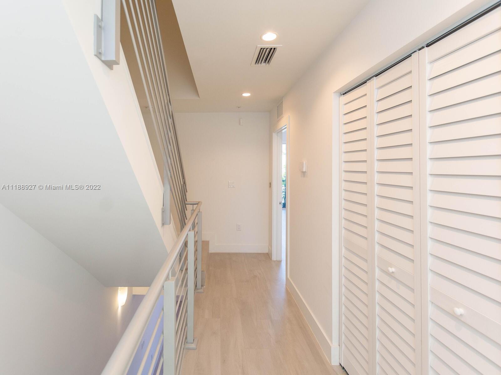 101 BAY HARBOR TOWNHOUSE - Residential Lease