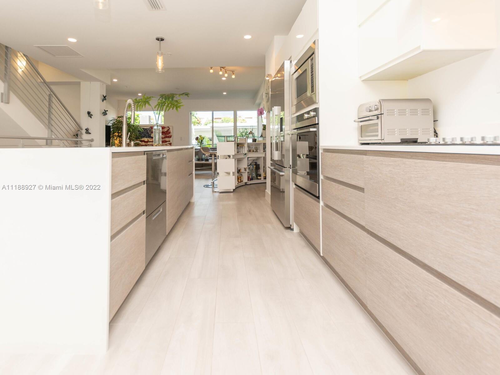 101 BAY HARBOR TOWNHOUSE - Residential Lease