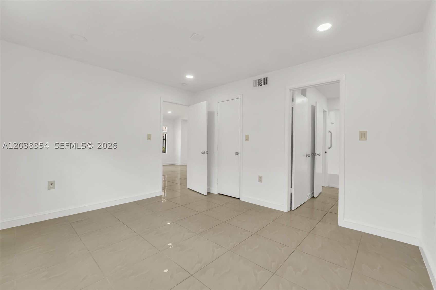 BISCAYNE BEACH CLUB CONDO - Residential