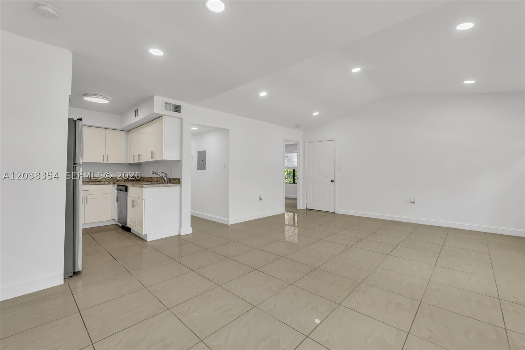 BISCAYNE BEACH CLUB CONDO - Residential