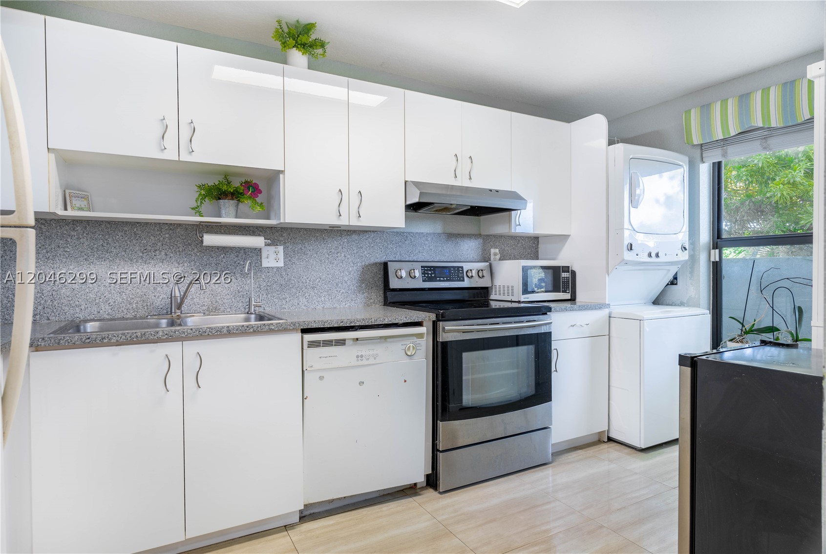 WESTVIEW CONDOMINIUM NO N - Residential