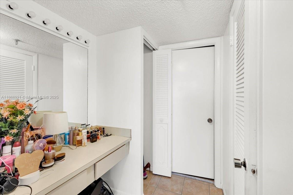 CHANTILLY CONDO - Residential
