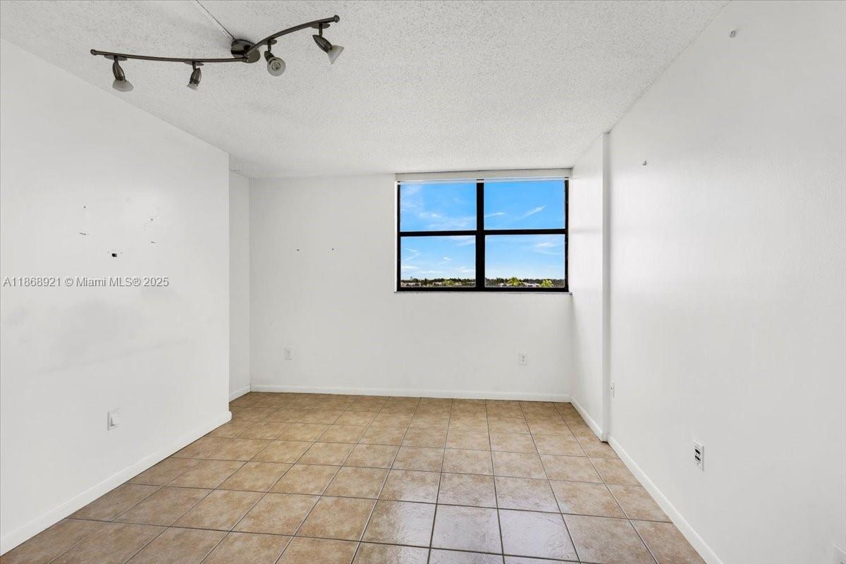 CHANTILLY CONDO - Residential