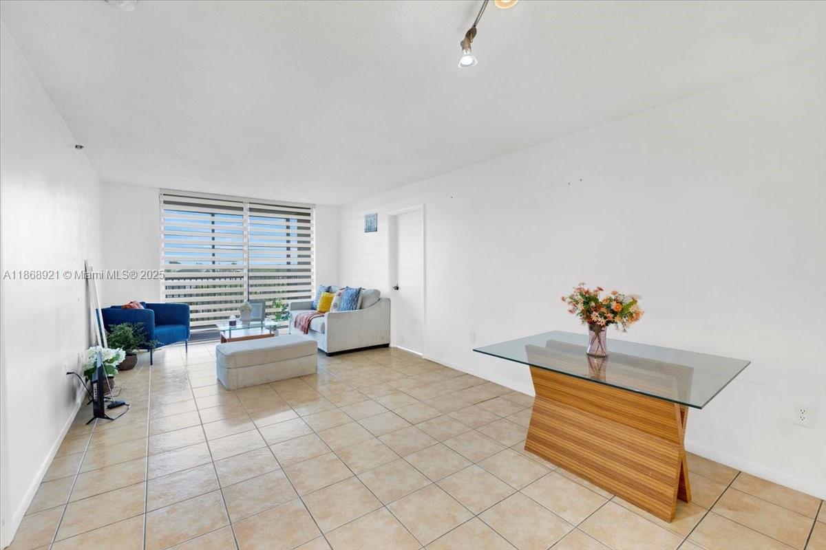 CHANTILLY CONDO - Residential