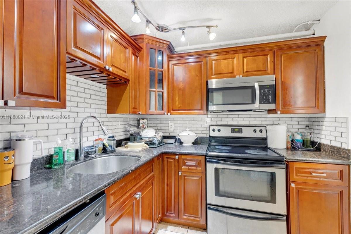CHANTILLY CONDO - Residential