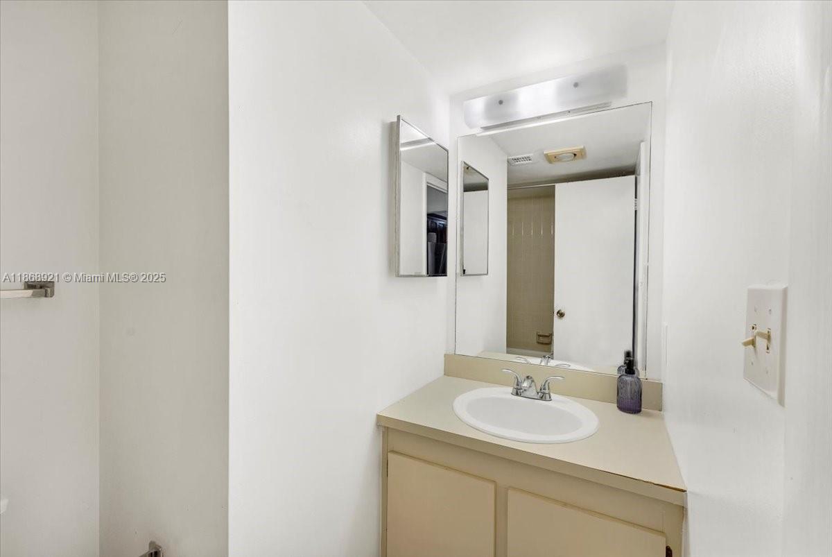 CHANTILLY CONDO - Residential