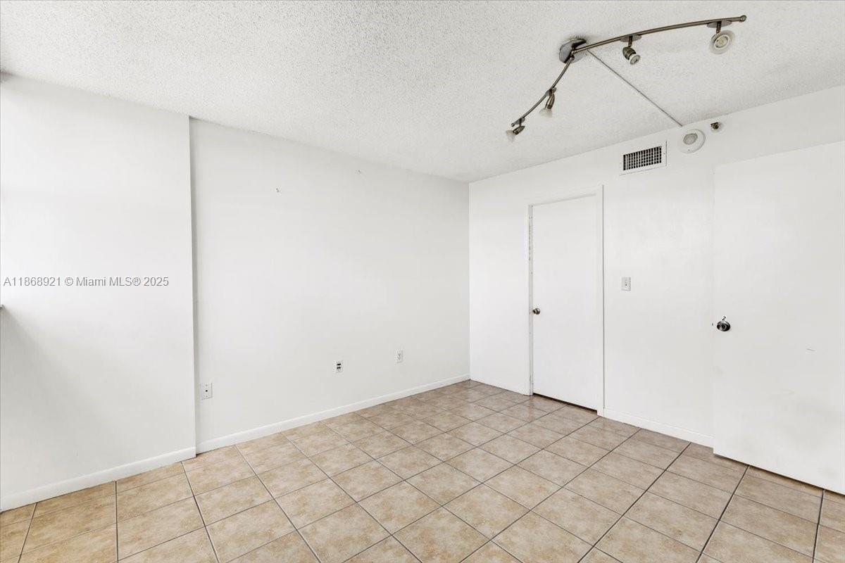 CHANTILLY CONDO - Residential