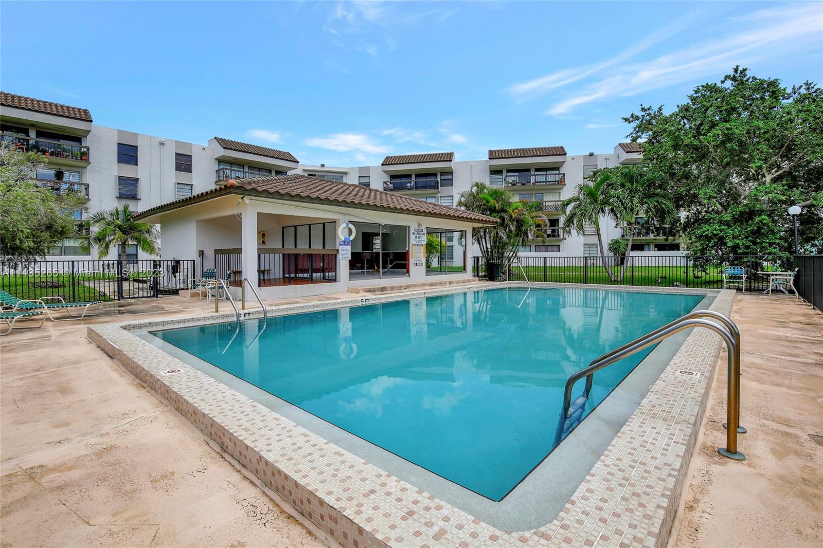 PENINSULA AT INTL GARDENS - Residential