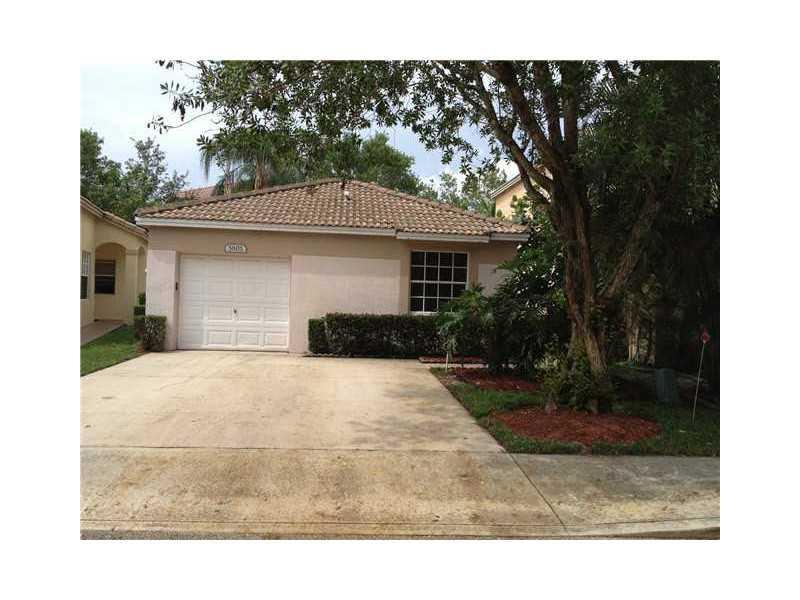 EXCELLENT 3/2 + 1 CG IN A GATE COMMUNITY. TILE FLOORS THROUGHOUT - OPEN AREA; SPLIT FLOOR PLAN. PROPERTY IS GREAT CONDITION IN A GERAT NEIGBORHOOD. COMPLEX HAS COMMUNITY POOL, CLUB HOUSE AND MUCH MORE. GREAT FOR A FAMILY.