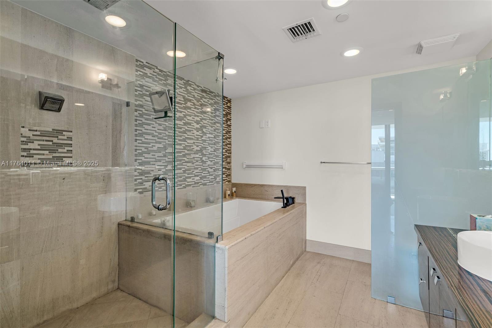 MEI CONDO - Residential
